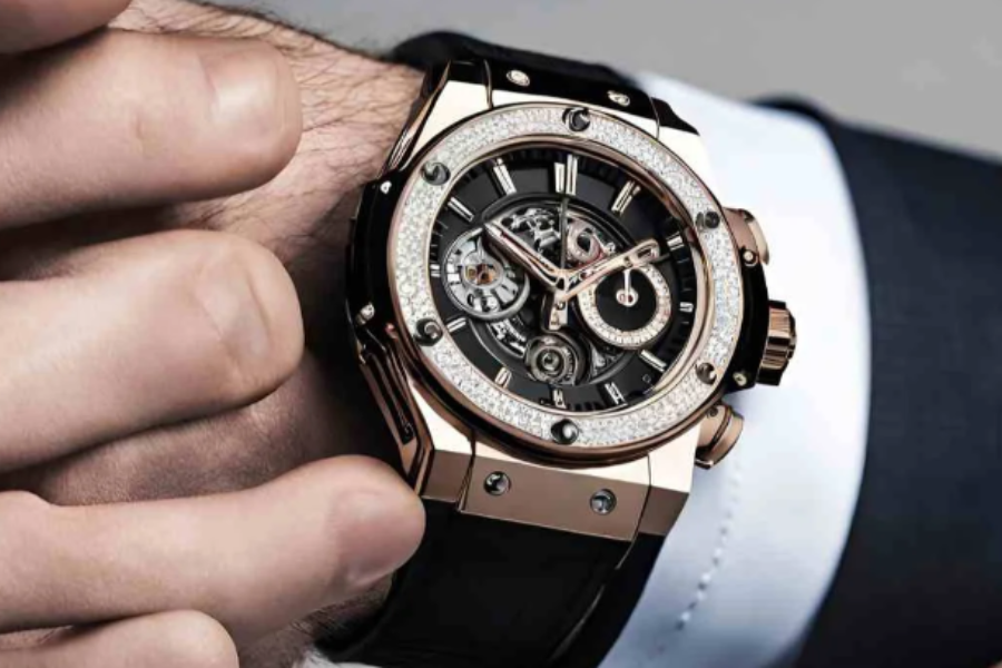 Fintechzoom and Hublot Spirit: Where Finance Meets Luxe Innovation